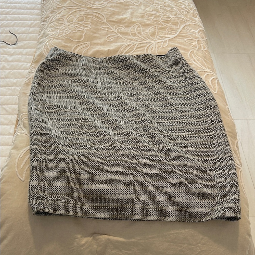 LOFT Black and White Textured Pencil Skirt